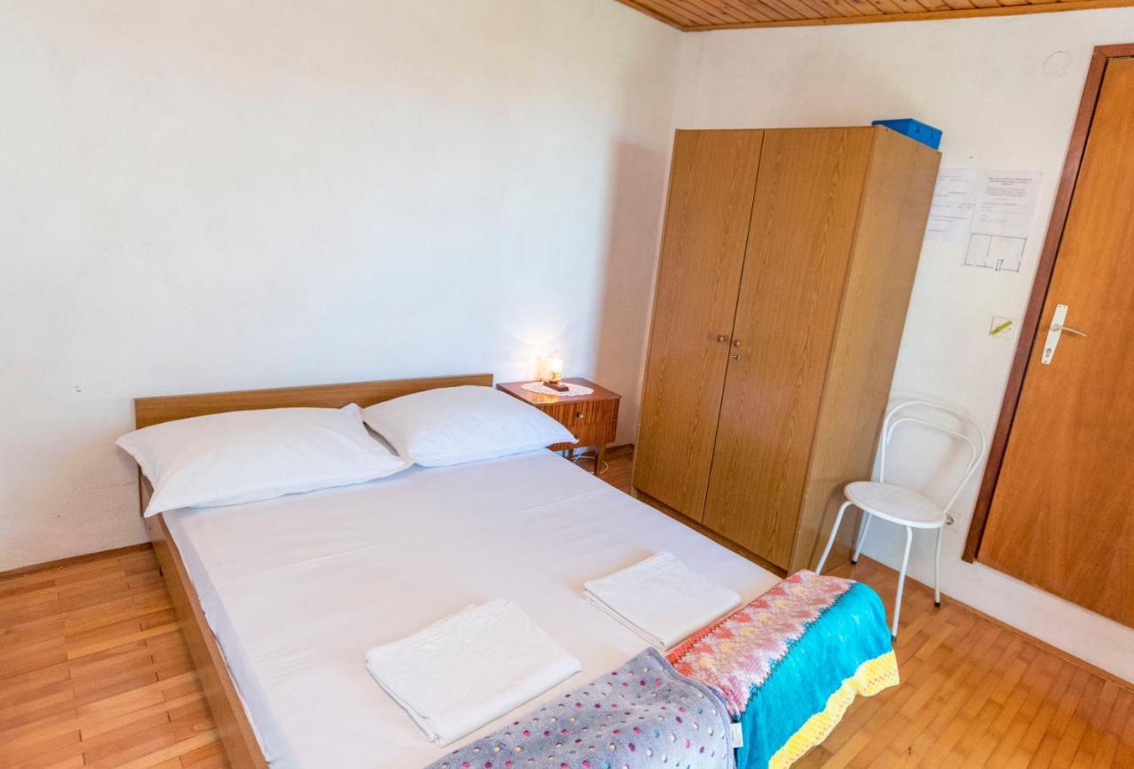 Apartments And Room Milka-Jere Primosten Exterior photo